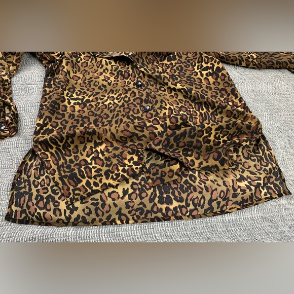 Women’s Susan Graver Animal Print Button Up Collar Blouse Size Small - Picture 7 of 12